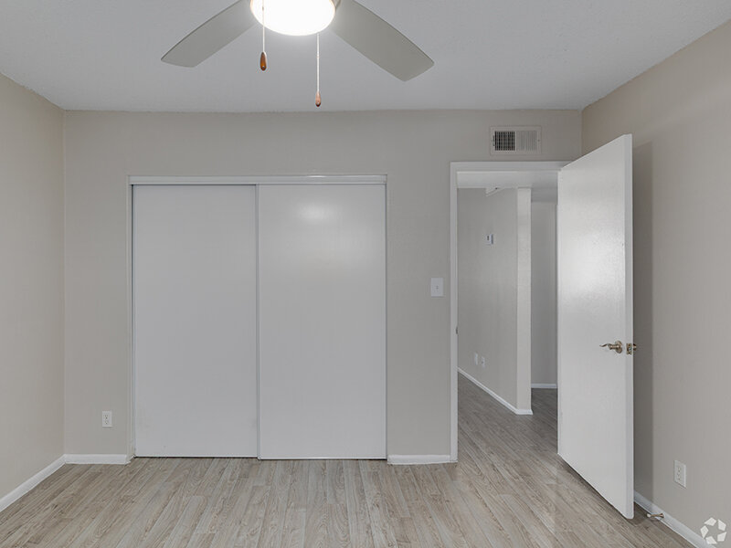 Bedroom with Ceiling Fan | Emerson Park Apartments