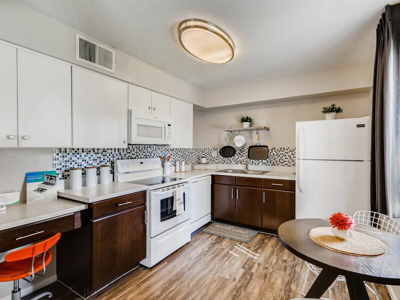 Kitchen | Emerson Park Apartment Homes in Tempe, AZ