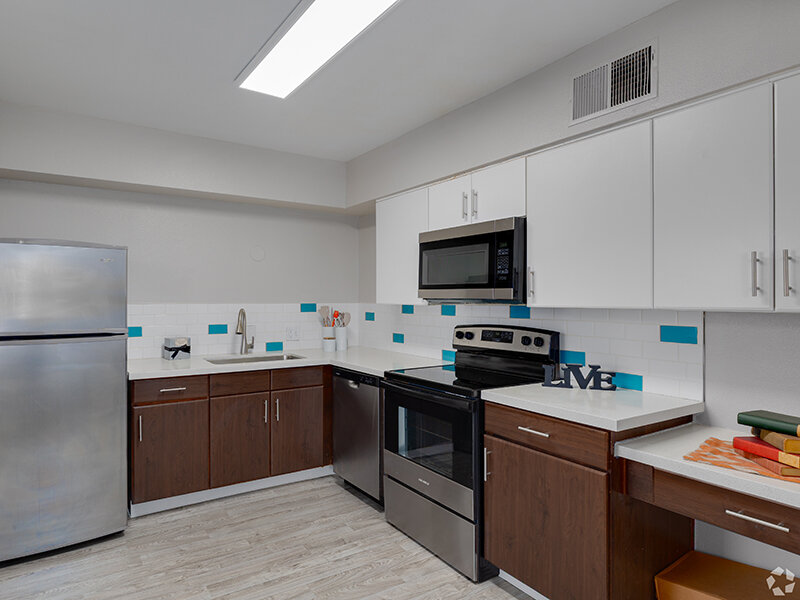 Kitchen | Emerson Park Apartments