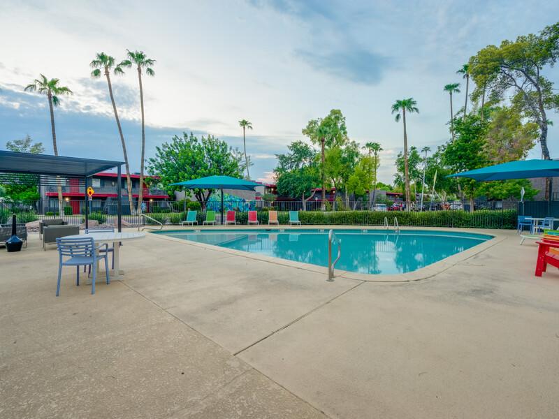 Poolside Seating | Omnia McClintock Apartments in Tempe, AZ