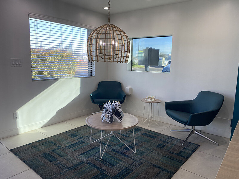 Clubhouse Seating | Emerson Park Apartment Homes