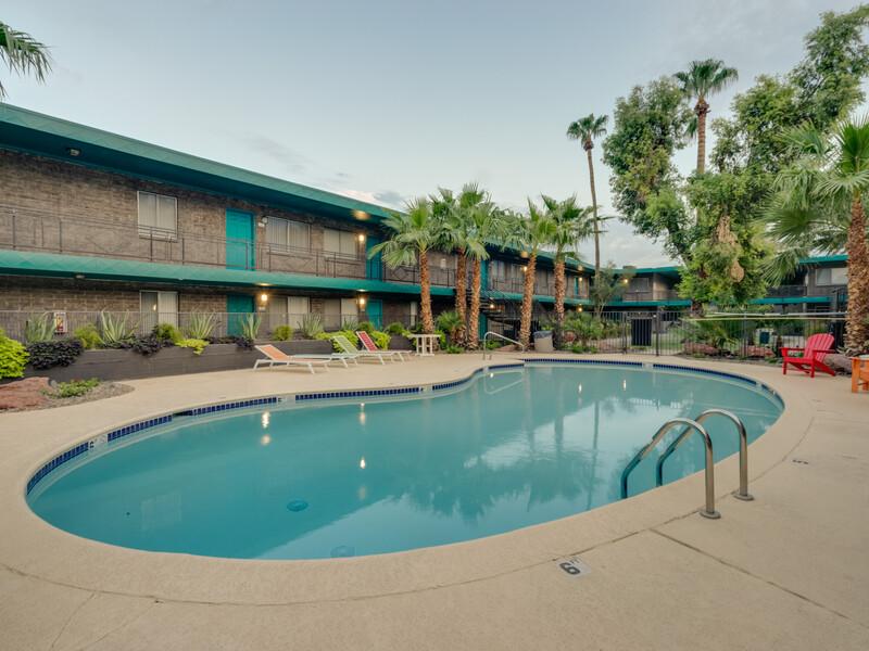 Swimming Pool | Omnia McClintock Apartments in Tempe, AZ