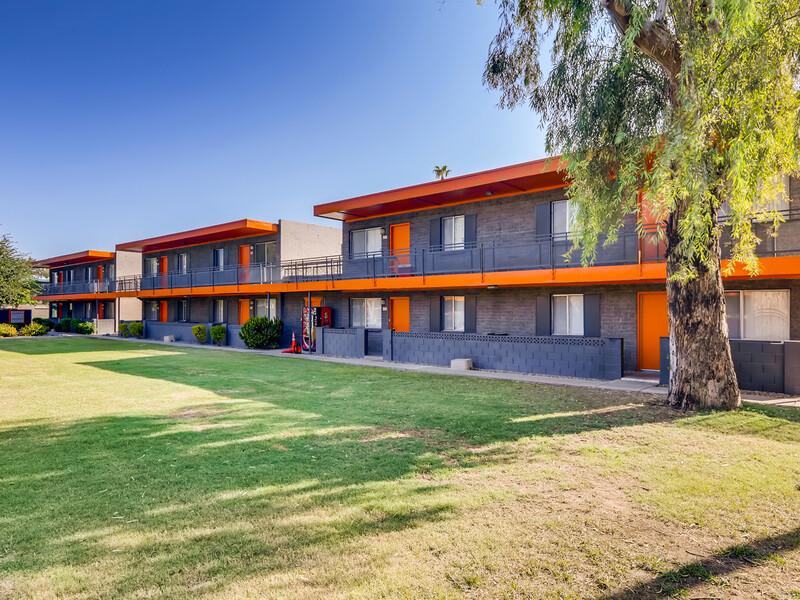 Apartment Building | Emerson Park Apartment Homes in Tempe, AZ