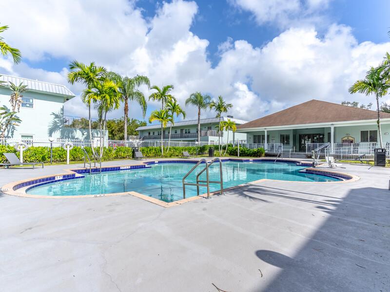 Pool | Emerald Palms Apartments in Fort Lauderdale, FL