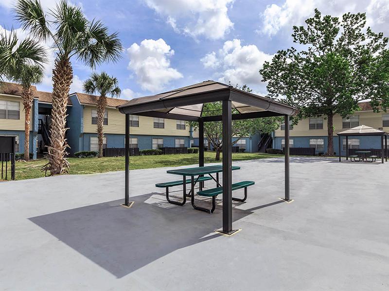 Outdoor Seating | Patriot Plaza Apartments in Jacksonville, FL