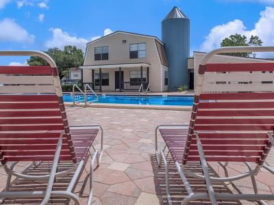 Poolside Seating | Patriot Plaza Apartments in Jacksonville, FL