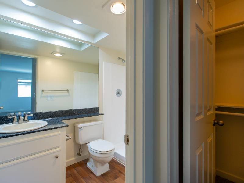 Bathroom | Elan Paseo Vista Apartments