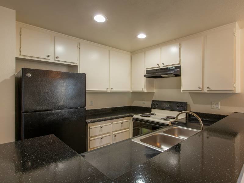 Fully Equipped Kitchen | Elan Paseo Vista Apartments