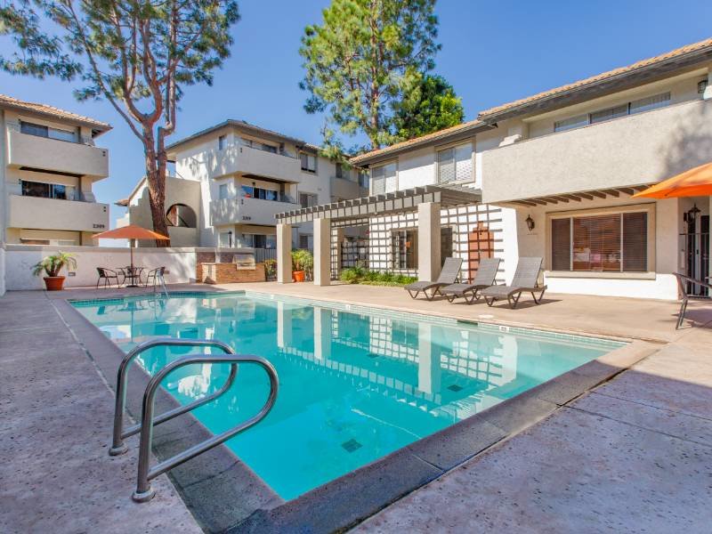 Swimming Pool | Elan Paseo Vista Apartments