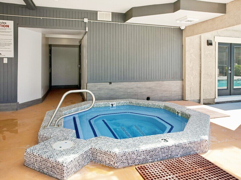 Hot Tub | Shadowbrook Apartments