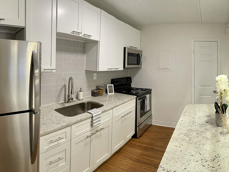 Kitchen with Stainless Steel Appliances | The Edge @ 401