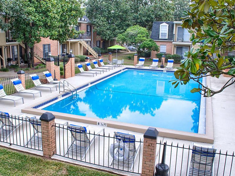Apartments in Pensacola with a Pool | Cordova Regency