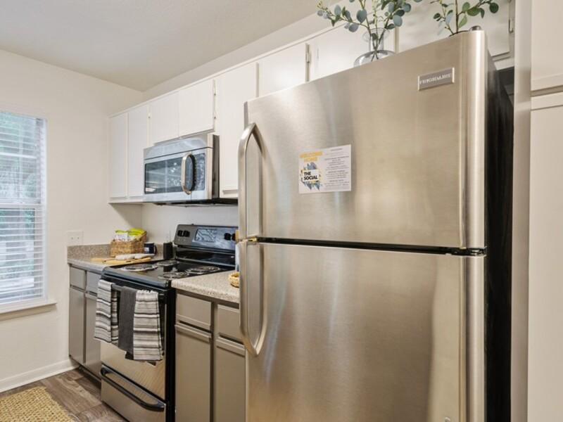 Kitchen Appliances | ACASĂ Bainbridge Apartments in Tallahassee, FL