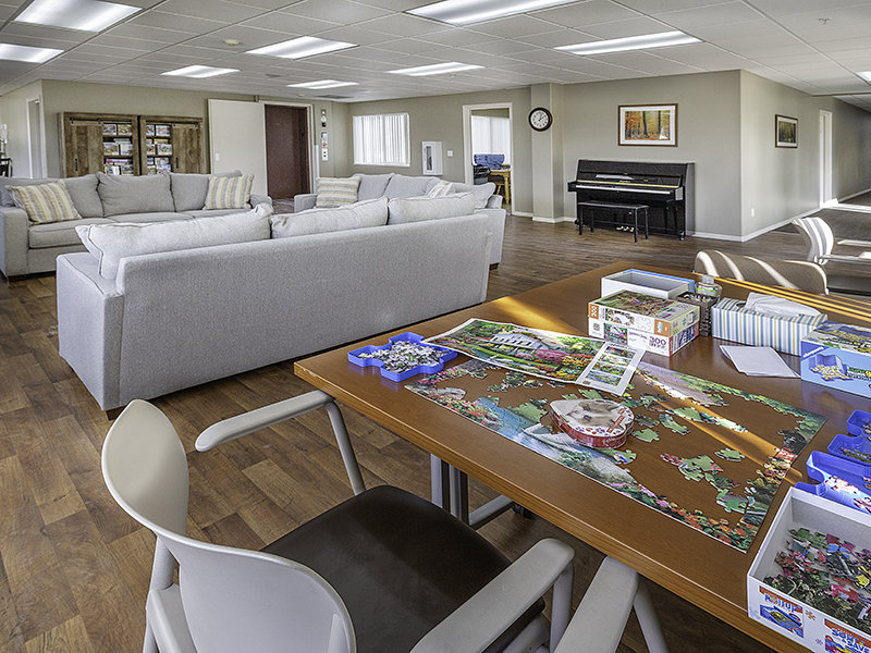 Community Seating | Silver Pines Senior Community