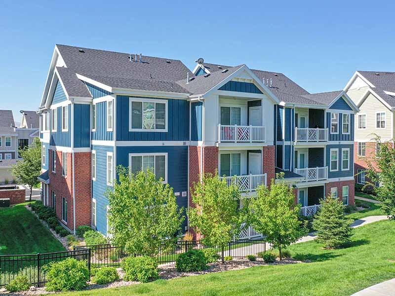 Building Exterior | Cresthaven Apartments