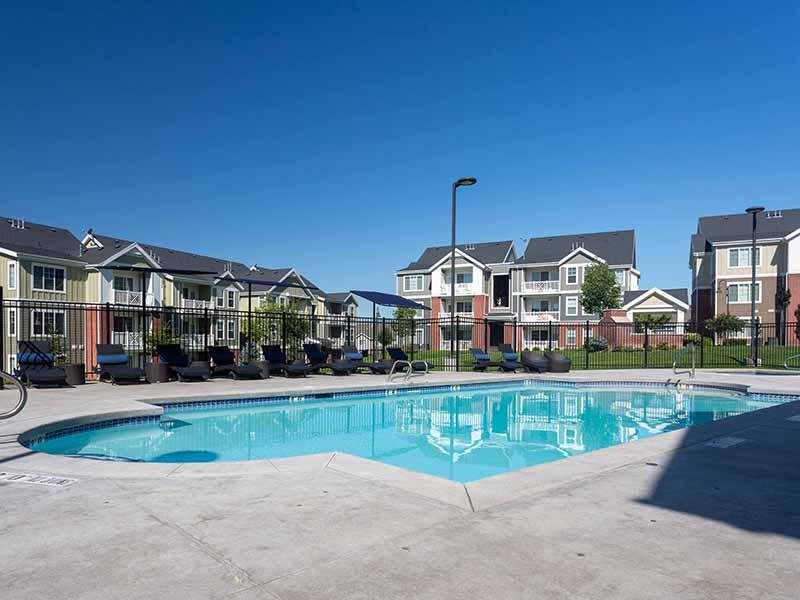 Swimming Pool | Cresthaven Apartments