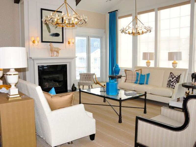 Clubhouse Lounge | Cresthaven Apartments