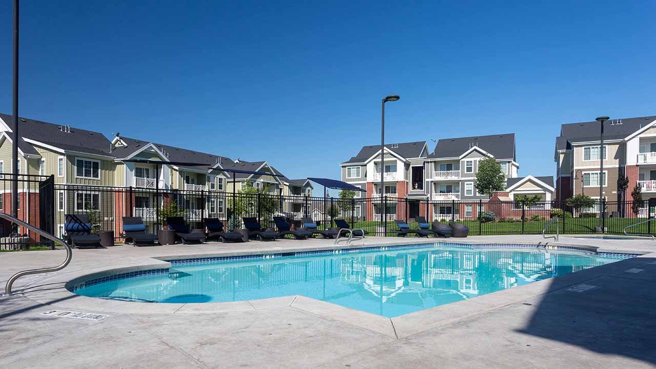 Cresthaven Apartments Neighborhood