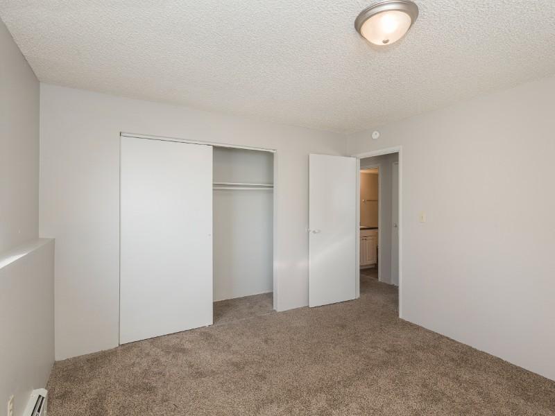 Large Rooms | Parkwood Place in Greenly, CO