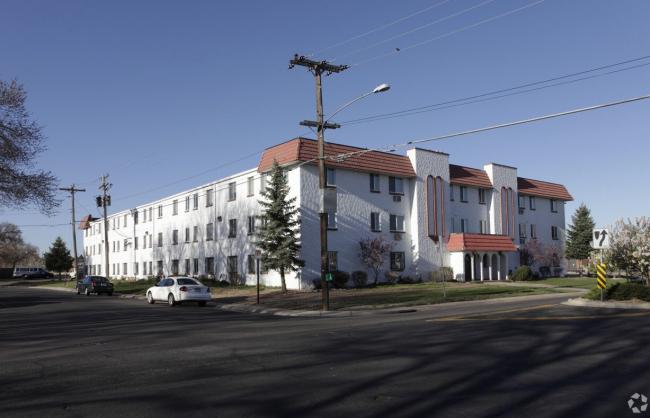 Abrigo Apartments in Aurora, CO