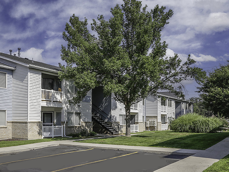 Parking | Creekside Village Apartment Homes