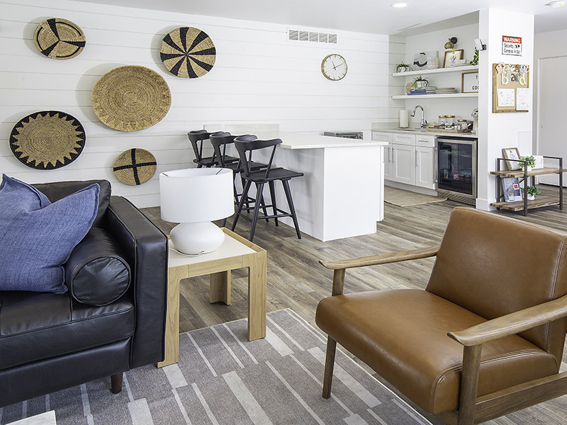 Luxury Seating | Creekside Village Apartment Homes