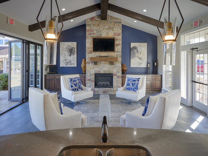 Clubhouse Lounge Area | Peaks at Woodmen Apartments in Colorado Springs, CO