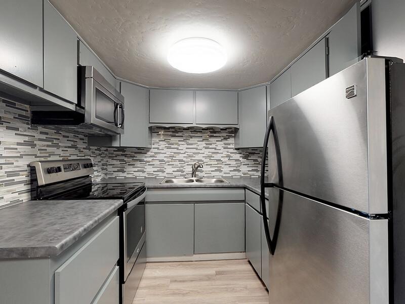 Fully Equipped Kitchen | Park 16 Apartments in Aurora, CO