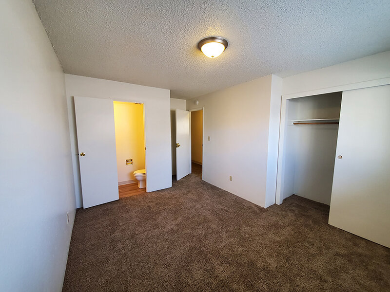 Large Rooms | Parkwood Place in Greenly, CO