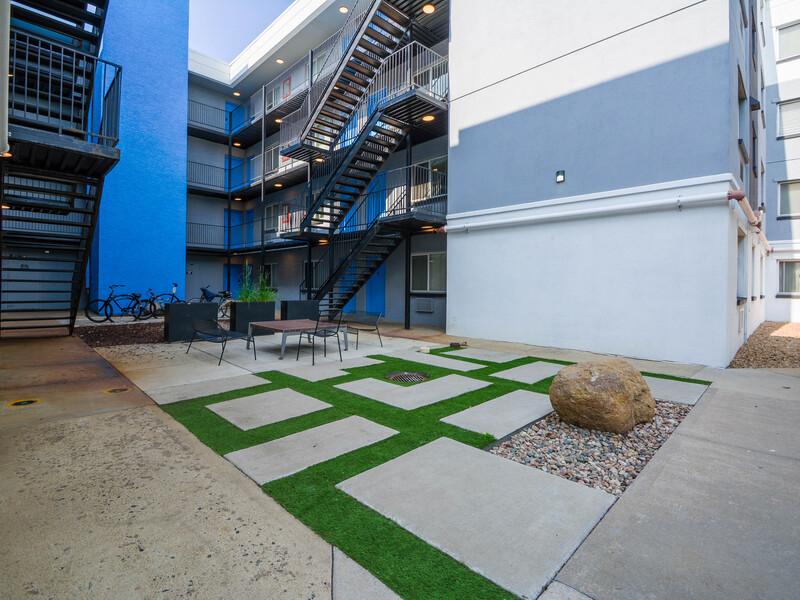 Courtyard | The Perch on 52nd Apartments