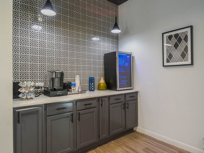 Clubhouse Kitchen | The Perch on 52nd Apartments