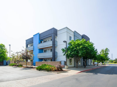 Apartment Exterior | The Perch on 52nd Apartments