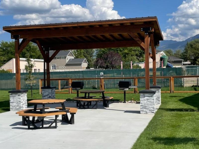 Picnic Area | The Pointe at Fort Union Apartments