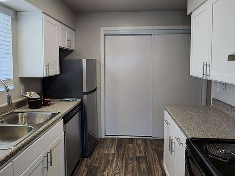 The Pointe at Fort Union Apartments