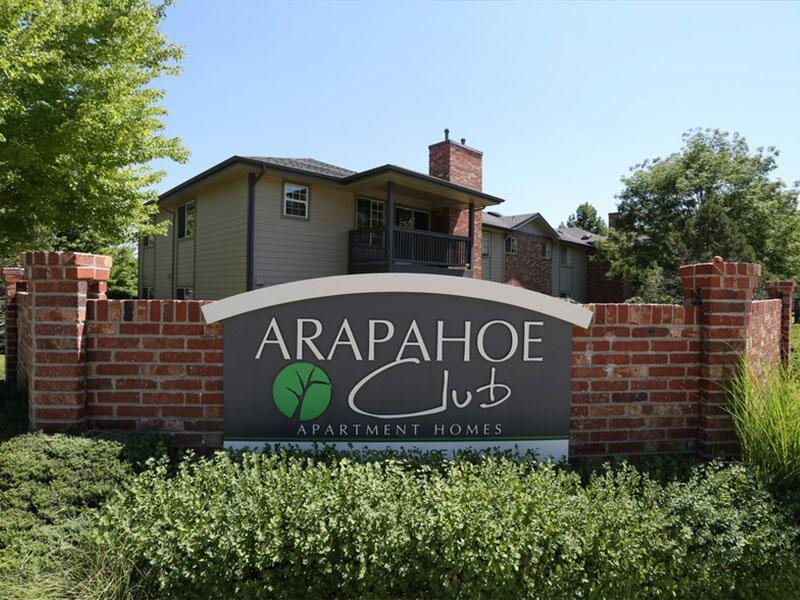 Monument Sign | Arapahoe Club Apartments in Denver, UT