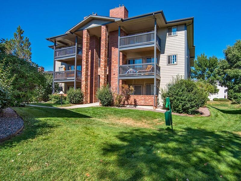 Building Exterior | Arapahoe Club Apartments