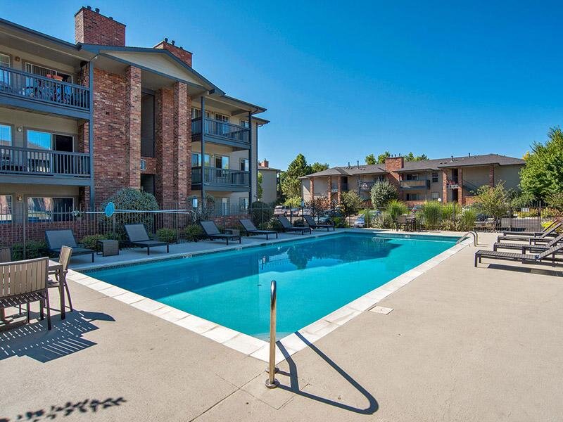 Swimming Pool | Arapahoe Club Apartments in Denver, UT