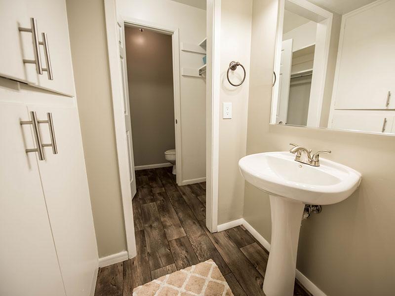 Full Bathroom View | Miller Estates Apartments 