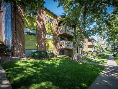 Apartment Building | Ascend at Red Rocks 80228 Apartments