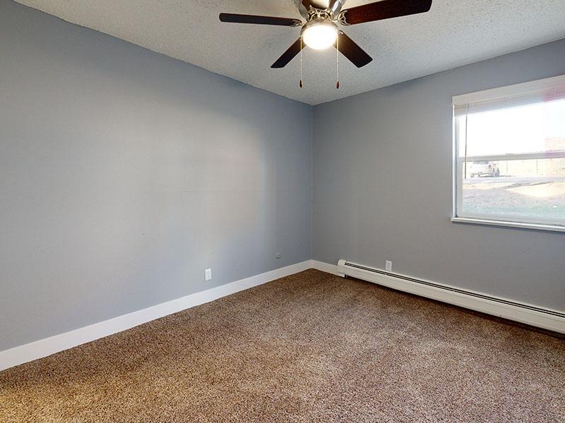 Spacious Room| Lakeview Heights