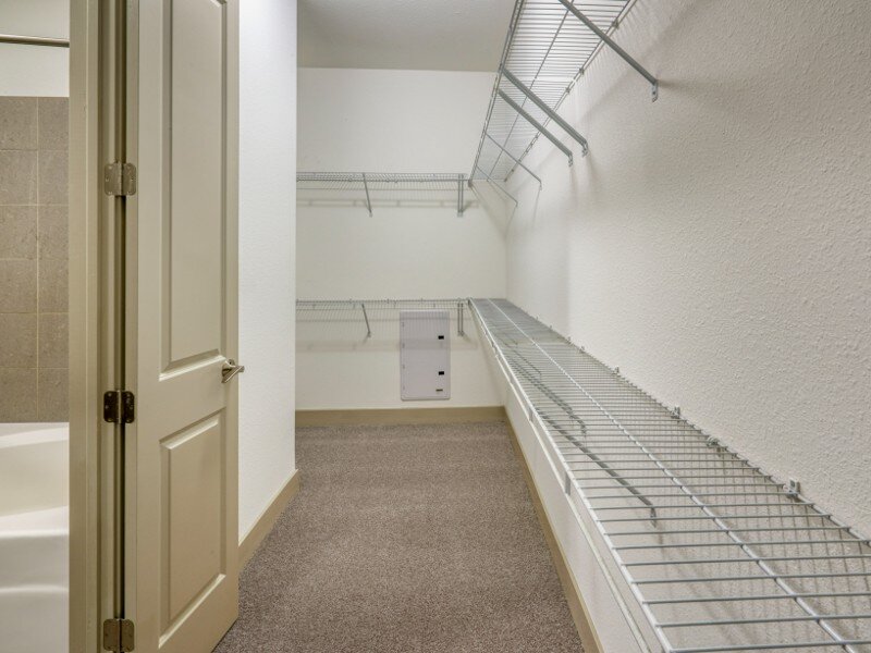 Walk In Closets | Helios Apartments