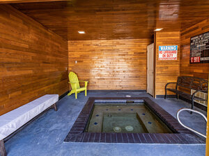 Westward Heights | Hot tub