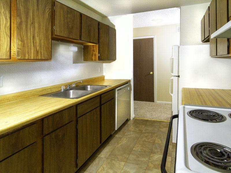 Sunridge Apartments | Kitchen | Casper, WY