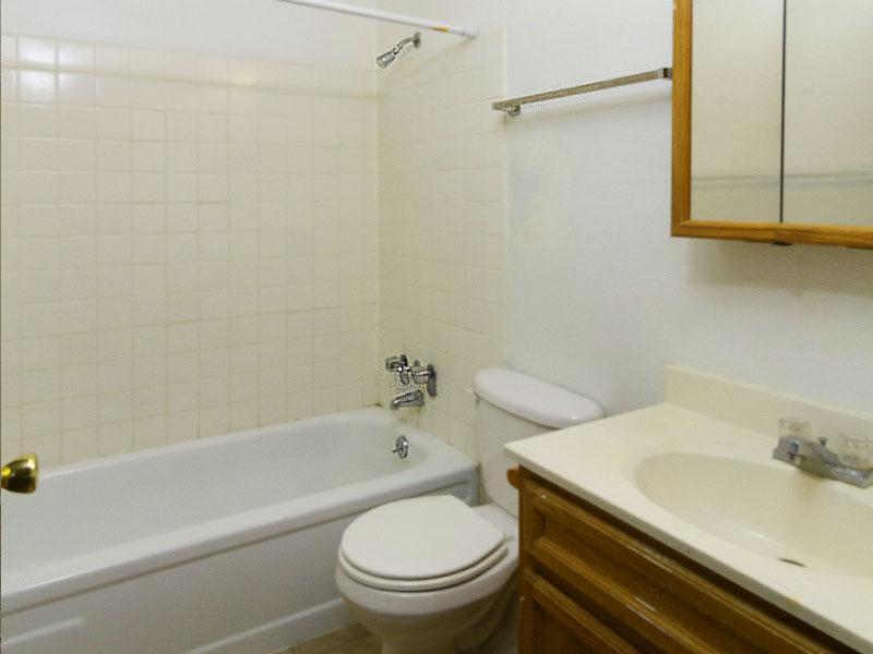 Sunridge Apartments | Bathroom | Casper, WY
