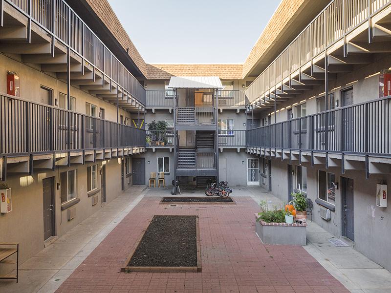 Courtyard | Montego Flats Apartments in Aurora, CO