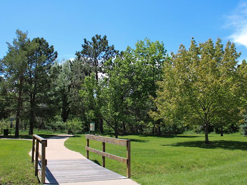 Anderson Park Trail Entrance | Tabor Lakes Apartments in Wheat Ridge, CO