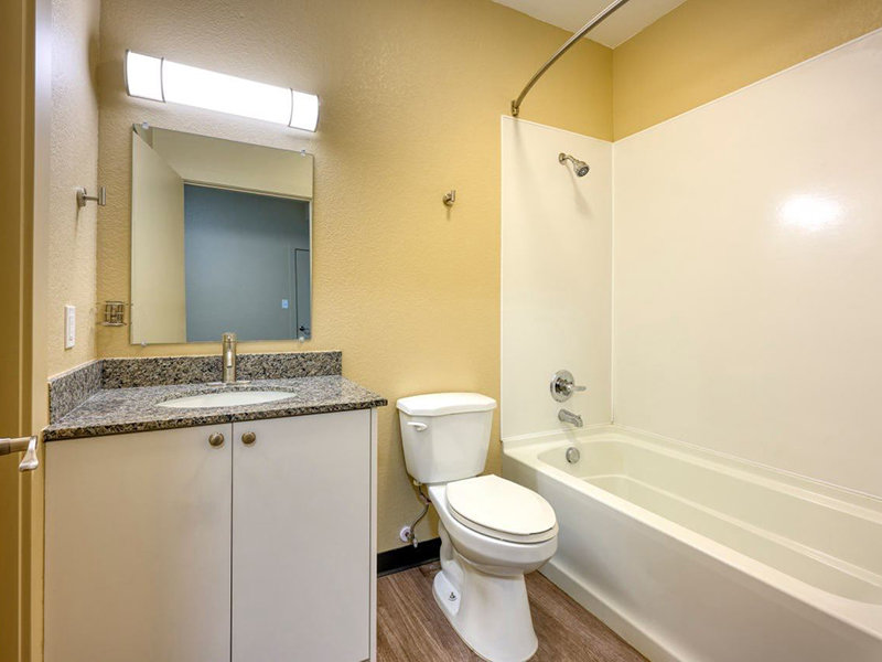 Interior Bathroom | Tabor Lake