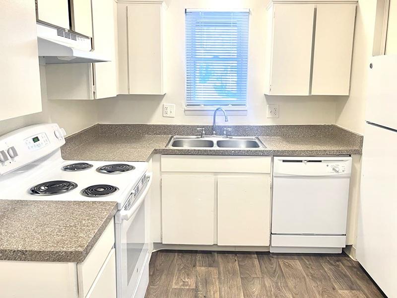 Kitchen | Parkview Terrace Apartments in Thornton, CO