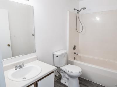 Bathroom | Palisades Park Apartments
