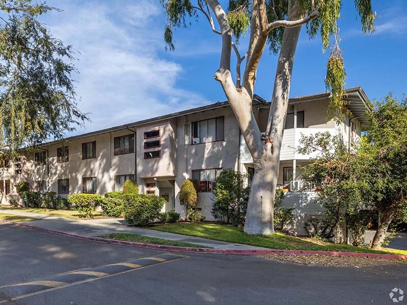 Beautifully Landscaped Grounds | Verdugo Mesa Apartments in Los Angeles, CA